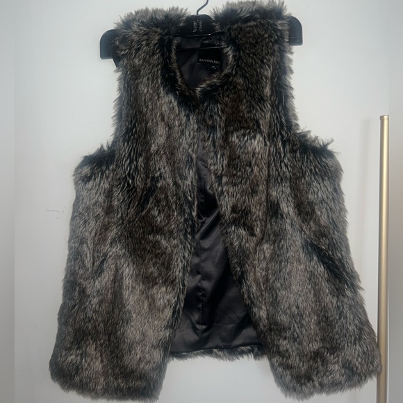 Banana Republic Jackets & Blazers - Banana Republic Faux Fur Vest, med